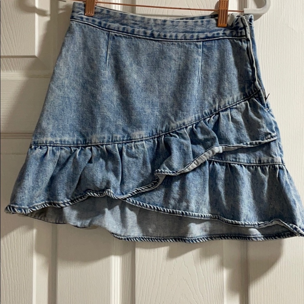 Hollister Distressed ruffle mini skirt
